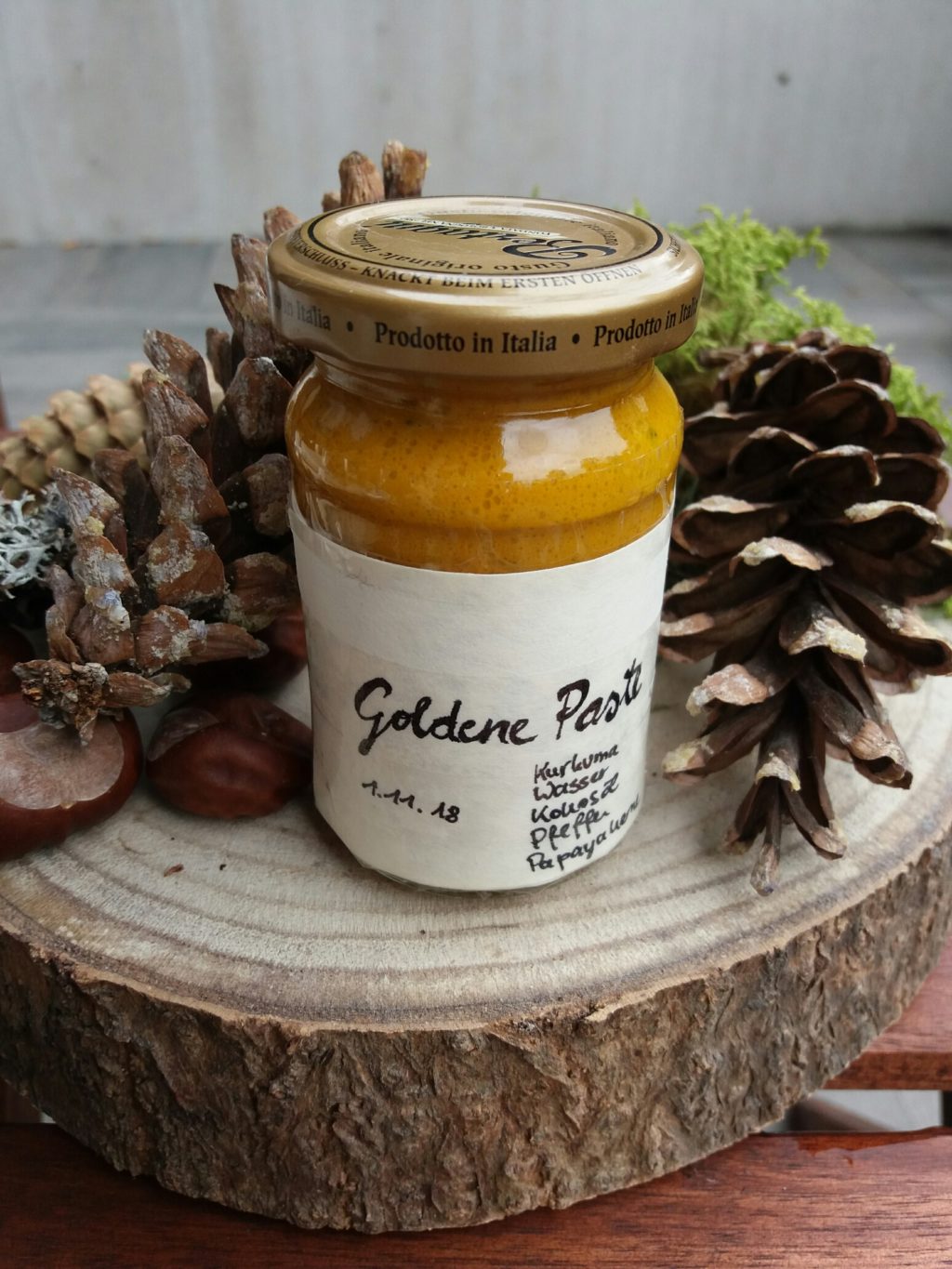 goldene Paste für Hunde