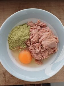 20251226_105113-225x300 Thunfisch-Kürbis-Kekse für Hunde